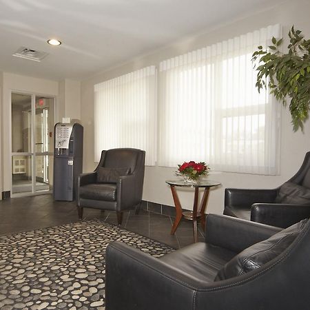 Colonial Square Inn & Suites Saskatoon Kültér fotó