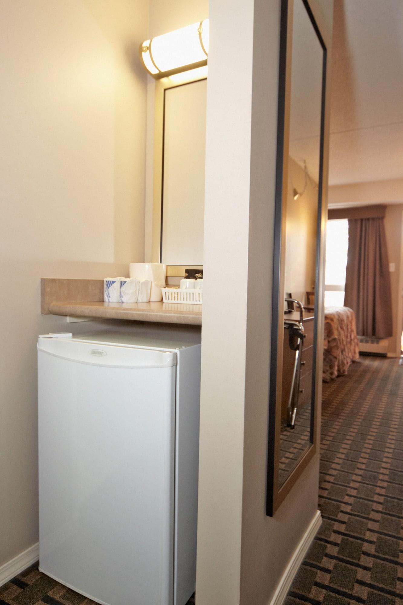 Colonial Square Inn & Suites Saskatoon Kültér fotó