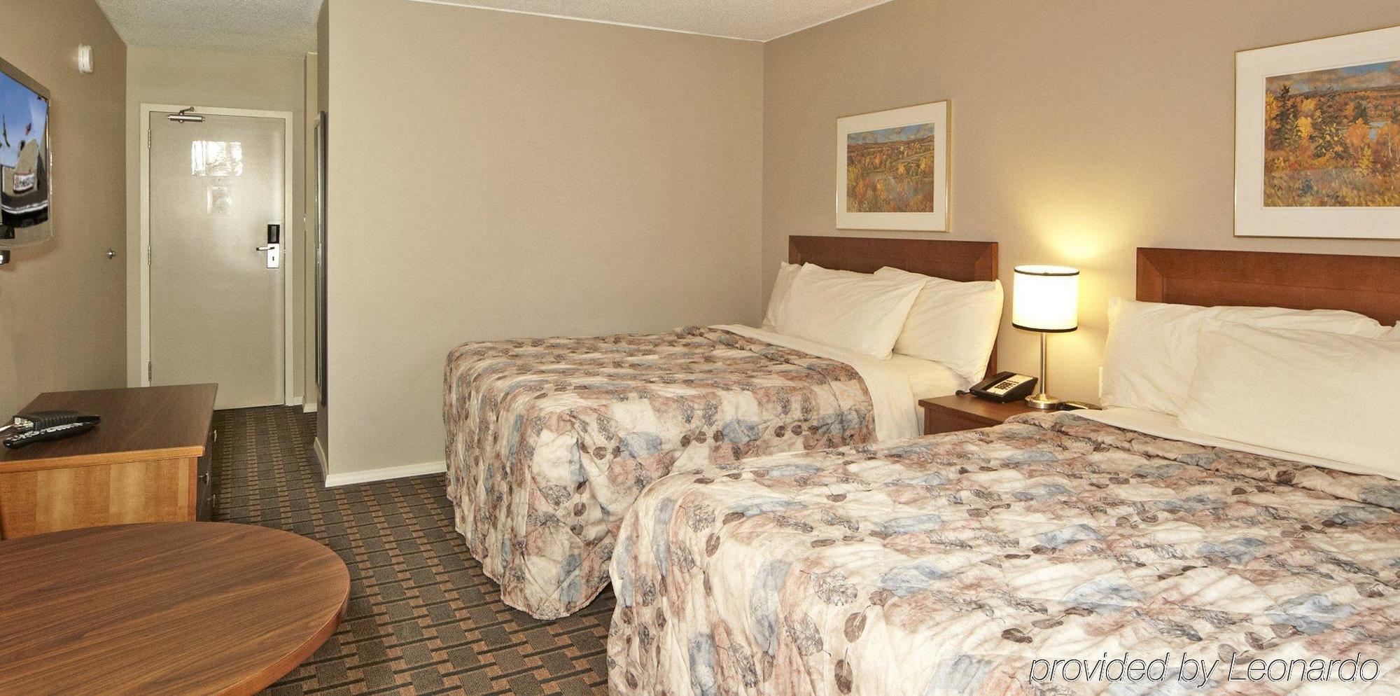 Colonial Square Inn & Suites Saskatoon Kültér fotó