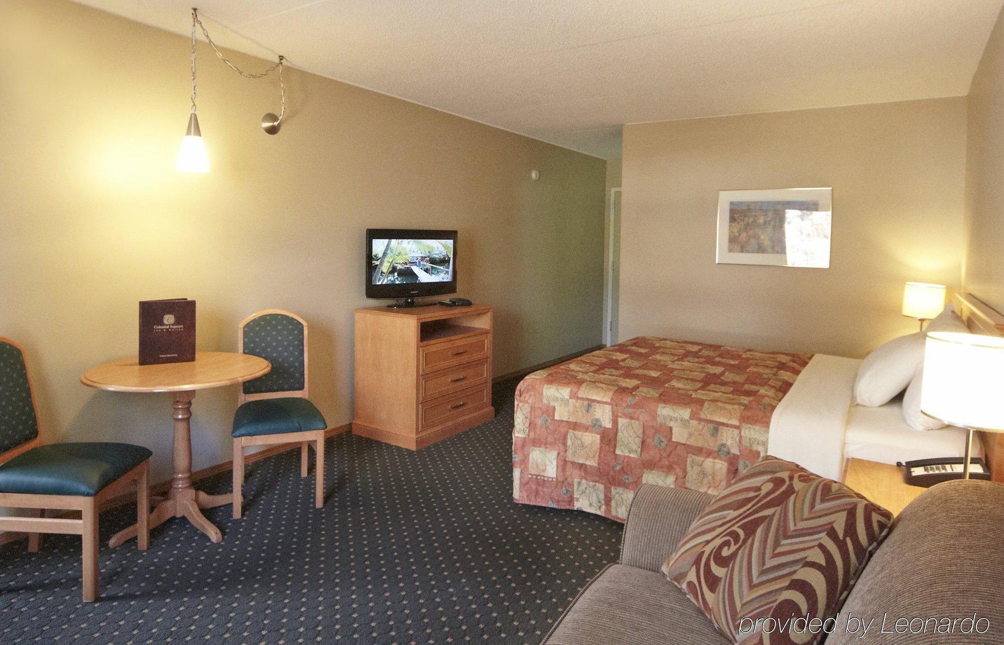 Colonial Square Inn & Suites Saskatoon Kültér fotó
