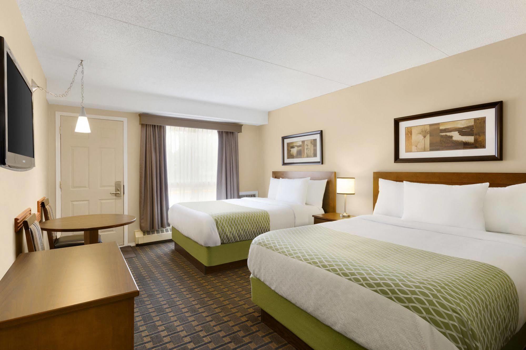 Colonial Square Inn & Suites Saskatoon Kültér fotó